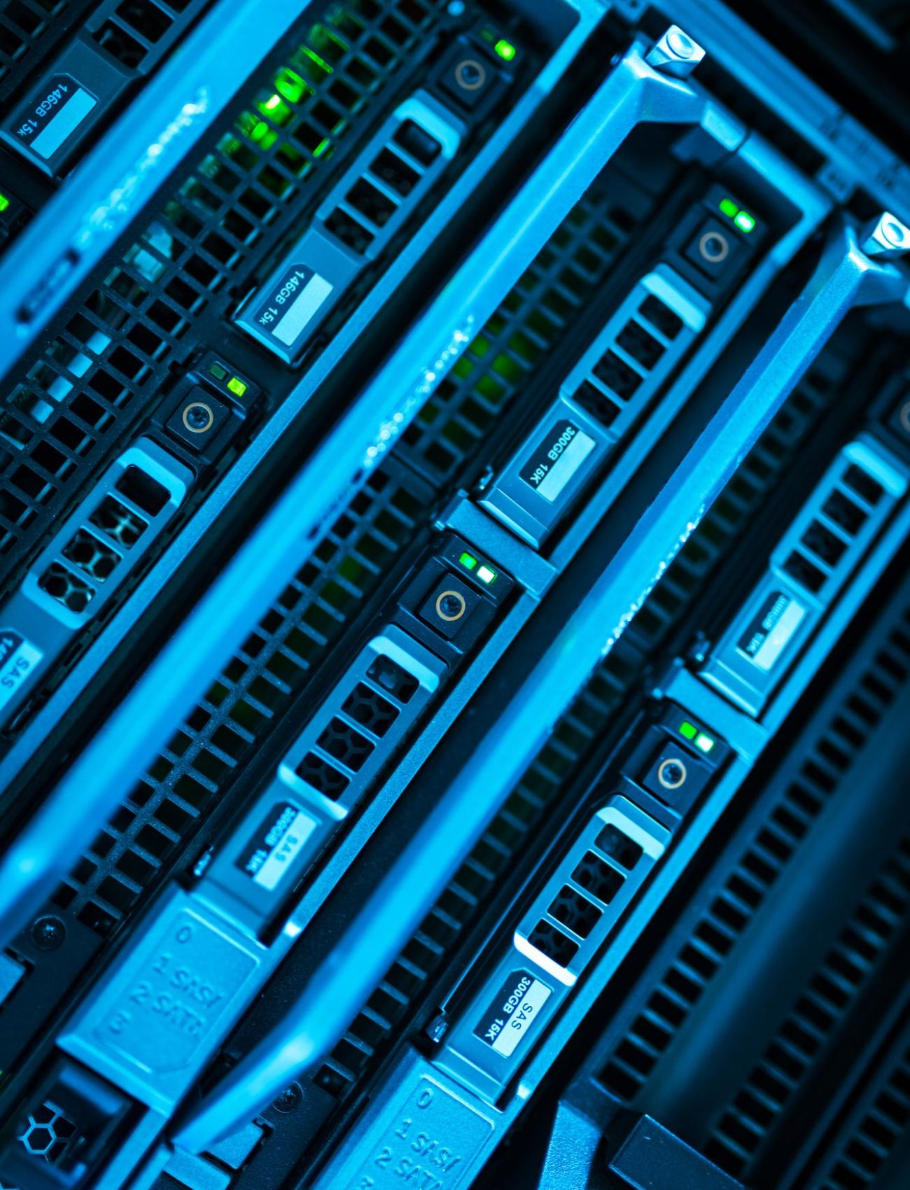 Enterprise server hardware for mission critical data centre infrastructure and technical commissioning